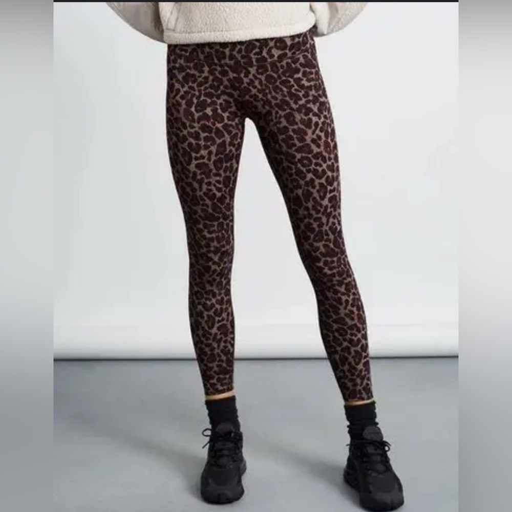 Becca high waist wunder under leggings for yoga gym, size m vuori alo lululemon